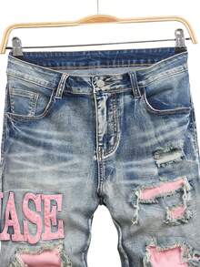 Manfinity LEGND 男士休闲夏季水洗字母刺绣破洞斜插口袋牛仔短裤 - 淺色水洗藍 - 查看 3