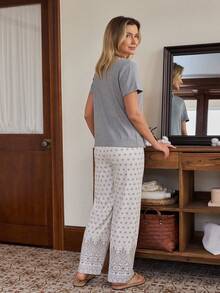 Doze Lane Set Pakaian Santai Rajut Bergaris untuk Wanita dengan Kerah Bulat - Grey - View 3