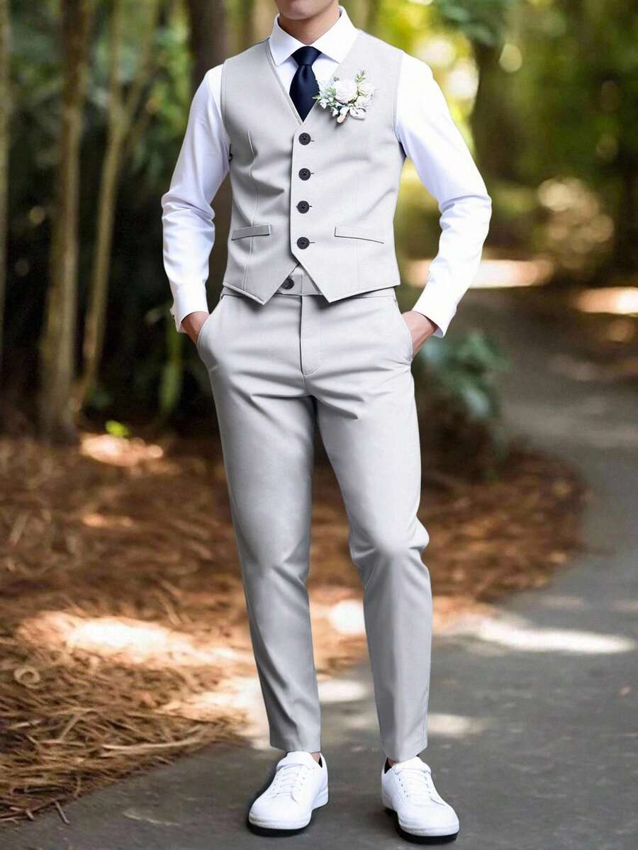 SHEIN 两件套男童春夏套装,韩版修身正装,适合婚礼、宴会、钢琴演奏会等场合。包含宽松不规则马甲和直筒休闲裤,采用柔软亚麻质感面料,适合男孩在派对、主持、钢琴表演、聚会、走秀、洗礼、商务活动、生日、婚礼、毕业典礼等优雅场合穿着。 - 淺灰色 - 查看 1