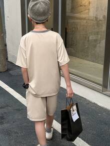 儿童男童休闲运动撞色拼接短袖圆领T恤短裤套装，运动服，卡其色T恤套装，Y2K风格套装，适合春夏穿着，适合外出、情人节、约会、旅行、度假、家庭聚会、返校、婚礼、正式场合、运动、生日派对等场合。 - 黑色 - 查看 5
