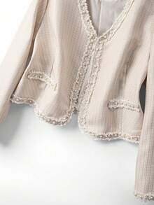 GlowEve CURVE 大码女装两件套：优雅黑色撞色珍珠串珠饰边V领长袖开衫外套和圆领珍珠装饰长裙，适合秋冬季休闲、工作和派对场合。 - 卡其色 - 查看 8