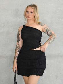 Arliah 性感装扮 - 不对称领口上衣 + 荷叶边迷你裙 - 黑色 - 查看 1