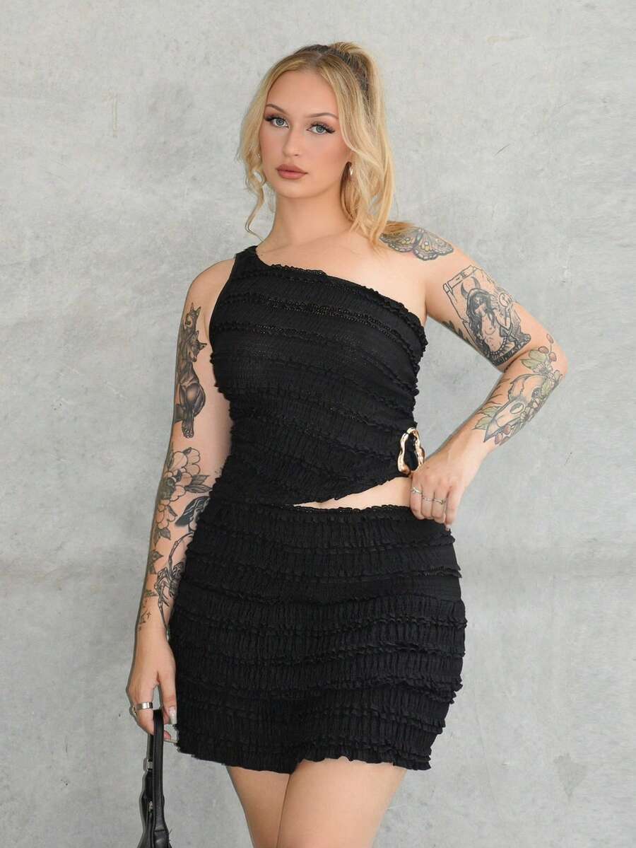 Arliah 性感装扮 - 不对称领口上衣 + 荷叶边迷你裙 - 黑色 - 查看 1