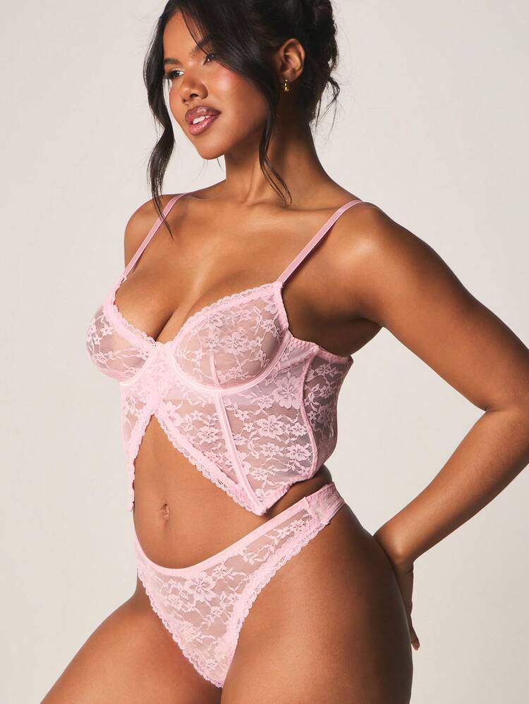 MISSGUIDED Floral Lace Bralette And Thong Lingerie Set With Underwire Support And Scalloped Trim Details