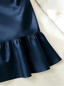 Franclia 藏蓝色缎面无袖V领珍珠纽扣腰身鱼尾长裙，百搭款式，适合派对、工作场合，显瘦优雅。面料光滑，珍珠纽扣设计精致考究。 - 藏蓝色 - 查看 4