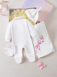 新生女婴四件套：白色针织连体衣，绣有蝴蝶和花朵图案，长袖，连脚裤，娃娃领，纽扣前襟，连指手套，帽子，以及粉色撞色滚边襁褓毯，春夏款 - 白色 - 查看 2