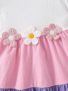 Emery Rose Kids Emery Rose Kids Abito casual a maglia con collo rotondo, blocchi di colore e decorazione floreale 3D per ragazze giovani - Multicolore - Visualizzare 7