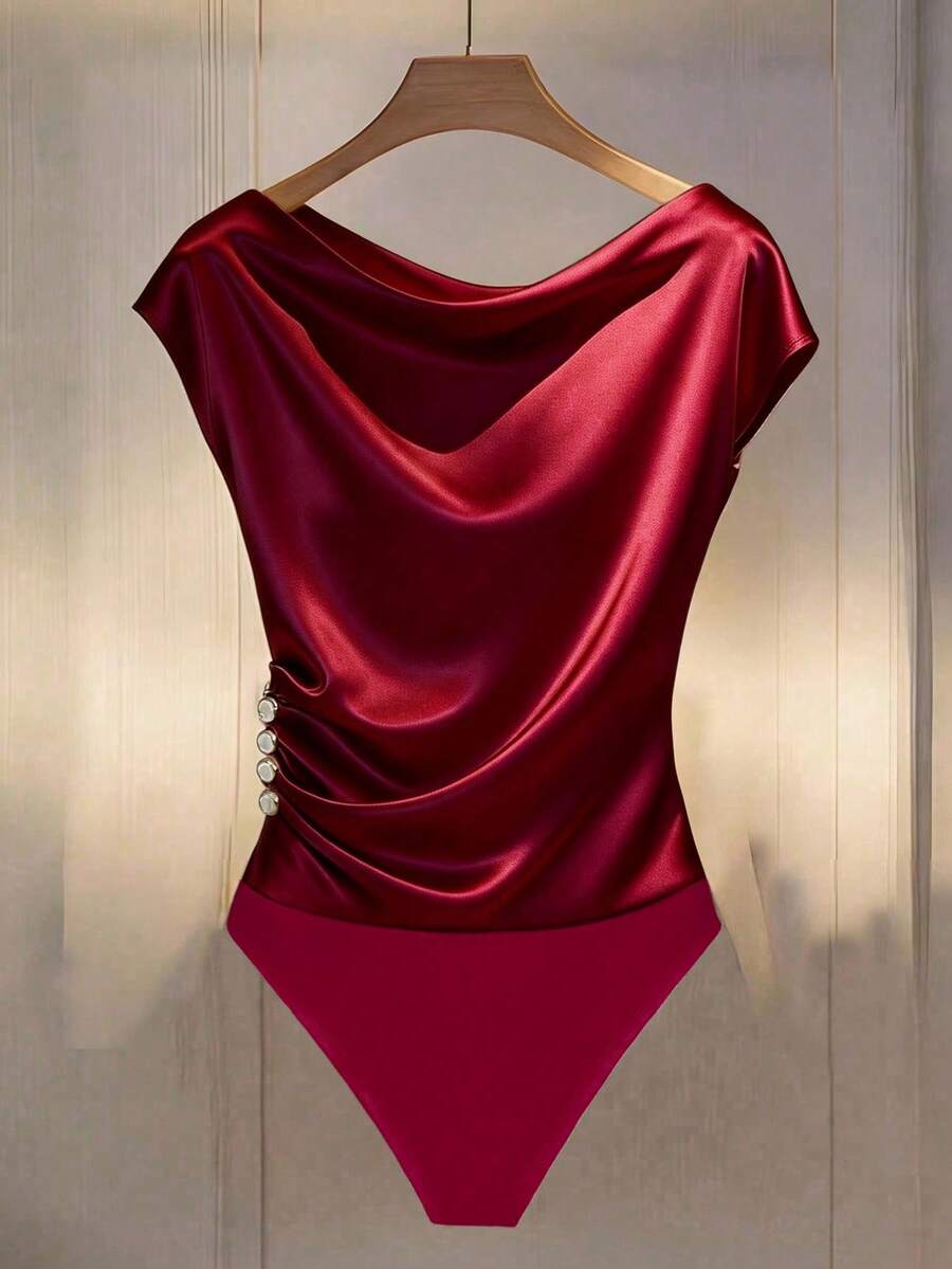 SHEIN Franclia 闪亮弹力装饰纽扣优雅性感女式连体衣 - 酒紅色 - 查看 1