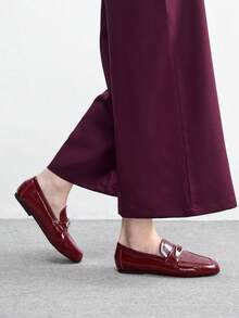 CUCCOO BIZCHIC 女士圆头乐福鞋，金属扣设计，通勤职场百搭平底鞋，舒适一脚蹬，情人节礼物 - 酒紅色 - 查看 4