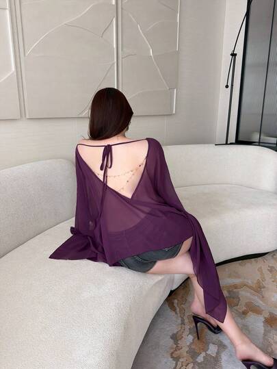 Vibekara Blusa suelta y sexy de talla grande con cuello de barco, mangas de murciélago, espalda descubierta y cadena, de gasa semitransparente