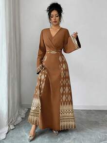 Rafferiza Đầm maxi chiffon xếp ly cổ vuông thanh lịch, in họa tiết lá vàng đen, tay dài, sang trọng và lãng mạn, trang phục xuân/thu dành cho nữ, đầm Najma, đầm Thổ Nhĩ Kỳ, đầm Ả Rập, đầm nâu thanh lịch, đầm Trung Đông, đầm nâu nữ, áo Abaya nâu, trang phục thanh lịch nữ, đầm quấn cho nữ, đầm Thổ Nhĩ Kỳ, đầm Ả Rập thanh lịch cho nữ, đầm nữ, trang phục trang trọng. - màu nâu - Xem 5