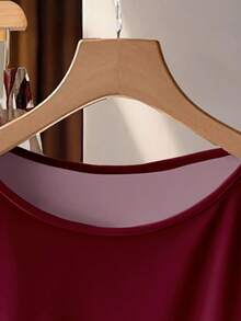 EMERY ROSE 休闲女式多色梭织面料两件套，包含随机印花长裤和酒红色圆领短袖衬衫 - 彩色 - 查看 4