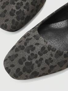 CUCCOO BIZCHIC Giày nữ thời trang màu đỏ kiểu Mary Jane, quai sau, gót thấp, mũi vuông, thoải mái, giày cao gót dự lễ tốt nghiệp, giày dự tiệc mùa hè, mùa xuân, lễ Phục sinh, Giáng sinh. - Mẫu báo xám đậm - Xem 7