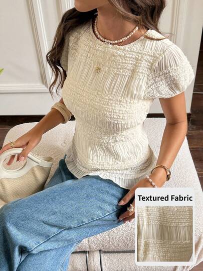 Serisse Damen Rundhals Textured Volant Saum Splice modische vielseitige Urlaubs Kurzarm Bluse, französischer Stil Puffärmel Rüschen figurbetonte Kurzarm-Top für Damen, dehnbarer Bund für einen schlanken Effekt, süßes Rüschen Design, vielseitig und elegant Arbeitshemd, Aprikose Top, Crêpe Textured Chiffon, Sommer, Strand, Ausgehen Top, Urlaub, Sommerurlaub, Urlaub Lässig Resort Smocked Bluse