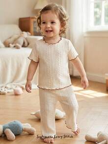 Cozy Pixies 2 piezas Conjunto de top con cuello redondo de manga larga y dobladillo con volantes y pantalones con cintura elástica acampanados para bebé niña, 2 piezas Conjunto de pantalón casual para bebé niña, Ropa de bebé unisex de dos piezas de bambú, 2 piezas Conjunto de pijama de estilo vintage lindo para bebé niña - Multicolor - Ver 6