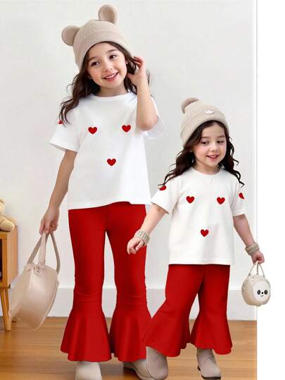 一套女婴白色T恤和红色喇叭裤套装，爱心印花，甜美可爱，基础百搭的日常穿着，舒适的公主风，适合春、夏、秋、冬四季穿着。