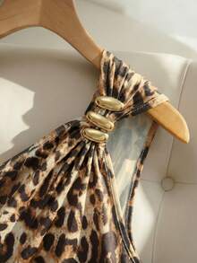 Franclia 豹纹不对称领口和不对称下摆褶皱单肩T恤，女士上衣，女士吊带衫，女士衬衫，腰部褶皱，金属扣带 - 杏色 - 查看 5