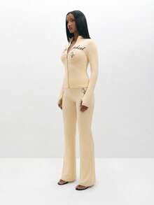 BABYPHAT Atasan Wanita Lengan Panjang dengan Resleting, Motif Teks, dan Detail Resleting - Krim - View 4