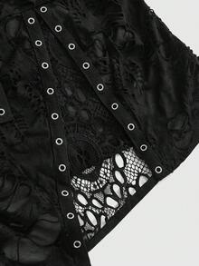 Goth Top asimétrico de estilo punk gótico con parches de malla floral rasgada y sexy en color negro - Negro - Ver 4