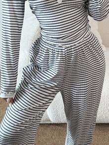 SHEIN Napfluff 时尚黑白条纹罗纹针织宽松长款睡裤（女款） - 黑與白 - 查看 4