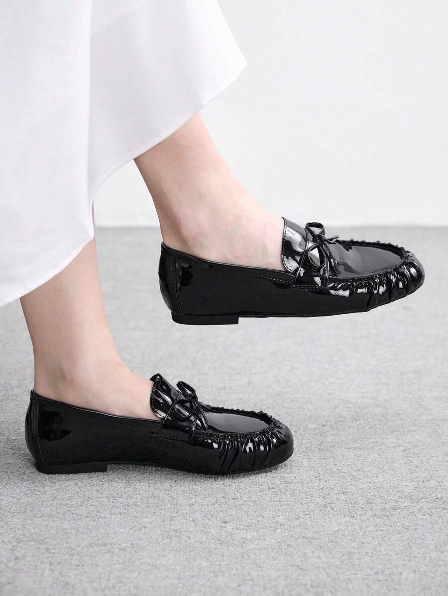 CUCCOO BIZCHIC Women's Round Toe Loafers Bow Design Commuter Workplace Versatile Flat Shoes Comfortable Slip-On Valentine's Day - Black - View 1