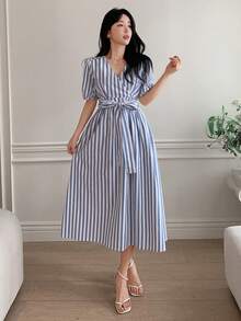 DAZY 女士优雅条纹V领系带中长连衣裙，夏季婚礼宾客礼服 - 藍色 - 查看 6