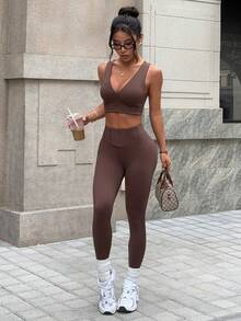 Dewbera 女士V领收腰性感镂空吊带背心，适合运动、瑜伽、日常休闲穿着，夏季百搭棕色上衣，优雅时尚。 - 棕色 - 查看 7