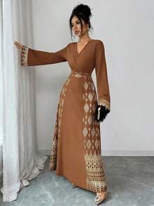 Rafferiza Đầm maxi chiffon xếp ly cổ vuông thanh lịch, in họa tiết lá vàng đen, tay dài, sang trọng và lãng mạn, trang phục xuân/thu dành cho nữ, đầm Najma, đầm Thổ Nhĩ Kỳ, đầm Ả Rập, đầm nâu thanh lịch, đầm Trung Đông, đầm nâu nữ, áo Abaya nâu, trang phục thanh lịch nữ, đầm quấn cho nữ, đầm Thổ Nhĩ Kỳ, đầm Ả Rập thanh lịch cho nữ, đầm nữ, trang phục trang trọng. - màu nâu - Xem 4