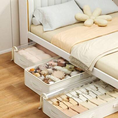 1 Túi đựng quần áo dưới gầm giường màu trắng trong suốt, có thể gấp gọn, dung tích lớn, dùng để đựng chăn, đồ chơi, giày dép, chăn màn dưới gầm giường phòng ngủ, tận dụng hiệu quả không gian trống dưới gầm giường, chất liệu vải dày có khóa kéo, thích hợp cho gia đình và ký túc xá để cất giữ và sắp xếp đồ dùng.