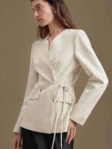 SHEIN X Scot Louie Ontre 2026春夏女士西装外套,适合度假及婚礼季,梭织面料,设计细节丰富,杏色,收腰设计,西装外套,独立日,都市时尚,简约通勤风,优雅女士外套,不对称设计,度假及婚礼宾客着装,办公室/教师,百搭女士西装外套 - 杏色 - 查看 5