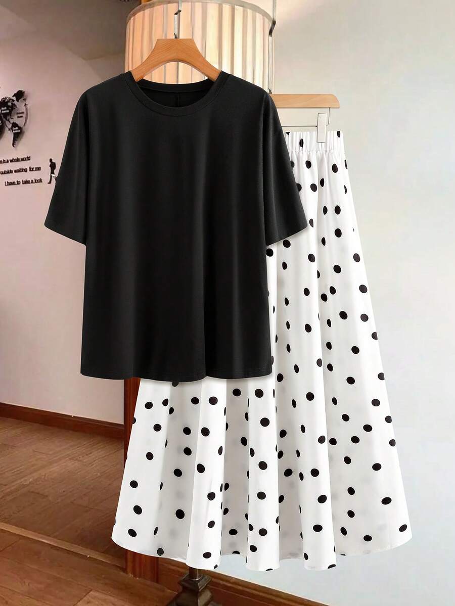SHEIN LUNE 大码女式纯色圆领短袖T恤和波点印花半身裙休闲两件套，端庄连衣裙，波点夏季度假装，波点休闲套装，女士休闲装，女士夏季度假装，情人节装，女士情人节装，夏季装，女士夏季装，春假装 - 黑與白 - 查看 1