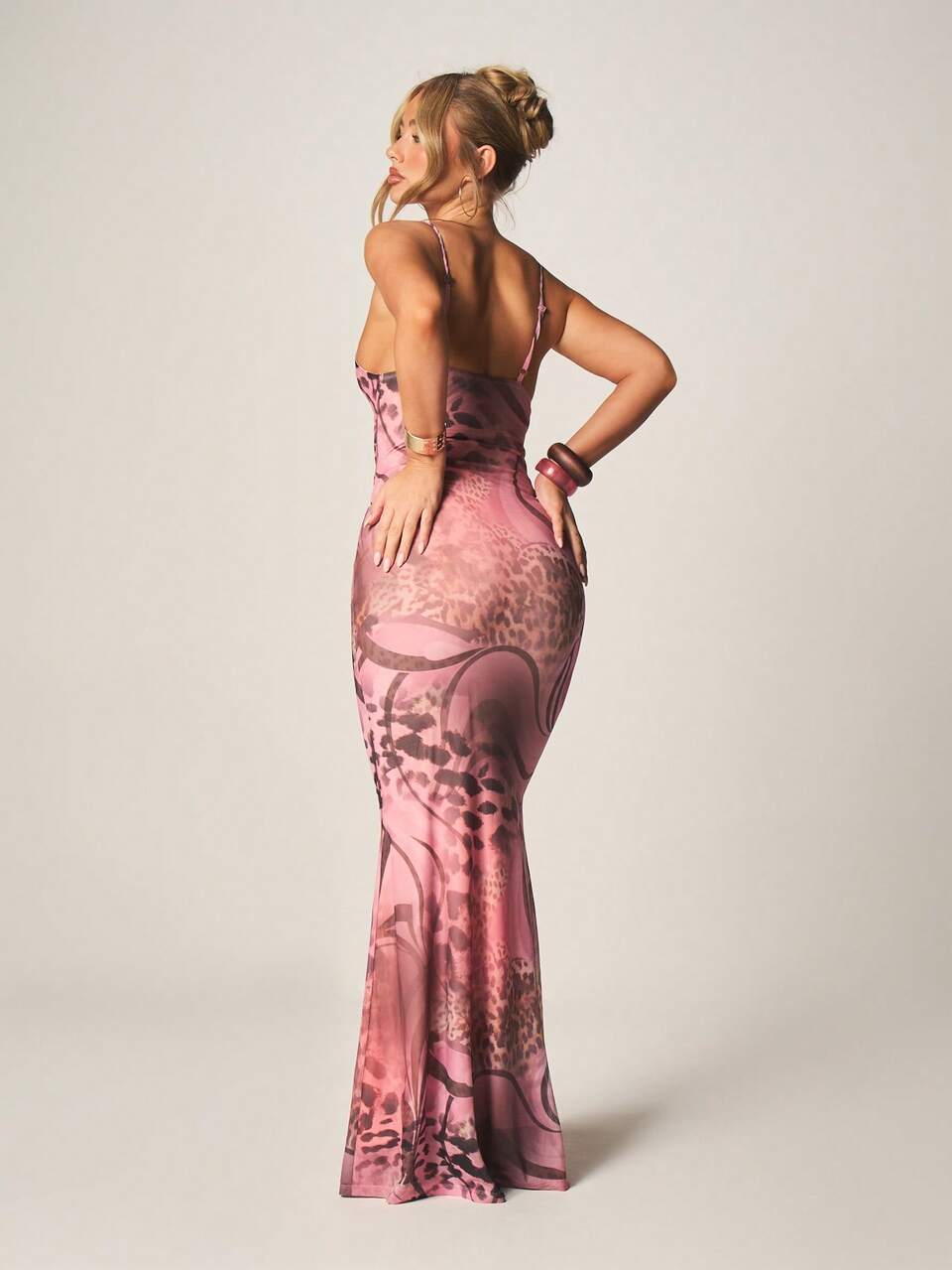 MISSGUIDED Leopard Print Halter Neck Cutout Maxi Dress With Adjustable Straps And Flowing Silhouette For Party Evening Occasions
