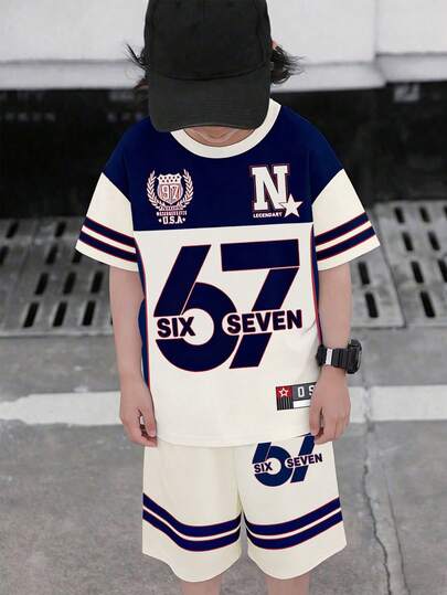 SHEIN Coolqubz 2件套男童休闲时尚创意个性清新高端简约数字67徽章五角星条纹藏青色拼接米色图案字母标语印花休闲基础款短袖T恤和短裤套装，舒适日常穿着，温暖夏日风格，适合春夏季节