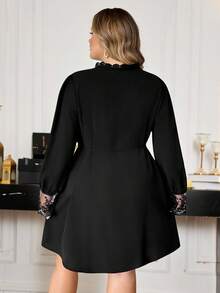 SHEIN CURVE+ Đầm dài tay màu đen phối ren dành cho nữ cỡ lớn - màu đen - Xem 2