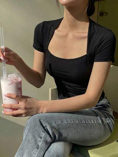 DAZY Camiseta ajustada de manga corta con cuello cuadrado y unicolor para mujer, de verano