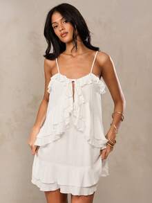 SHEIN BAE 优雅度假白色飘逸荷叶边吊带迷你连衣裙，荷叶边迷你连衣裙，音乐节连衣裙，沙滩连衣裙，夏季连衣裙，意大利，法国南部度假，白色连衣裙，毕业典礼连衣裙 - 白色 - 查看 7