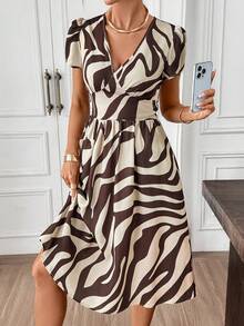 Editum 女士新款优雅V领收腰口袋A字中长连衣裙 - 彩色 - 查看 4