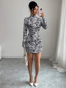 SHEIN PETITE Abito mini casual elegante per vacanze e feste in spiaggia, primavera/estate, da donna, slim fit, a righe nere e bianche, collo alto, maniche lunghe, per donne petite - Bianco e nero - Visualizzare 6