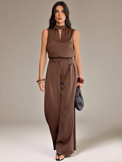 SHEIN Tall Lente/Zomer Nieuw Muziekfestival, Pasen, St. Patrick's Day, Western, Nomadisch, Verjaardagsfeestje, Afstuderen, College Stijl, Studentenkleding, Dagelijks Casual, Basic Veelzijdig, Vrijetijdsbesteding, Cruise Reizen, Strand, Zonnebaden, Viral, Streetwear, Bruiloftsgast Boho, Forenzen, Brunch, Luchthaven Outfit Set van 2: Bruine Satijnen Rayon Linnen-achtige Mock Neck Gerimpelde Mouwloze Top en Pantalon