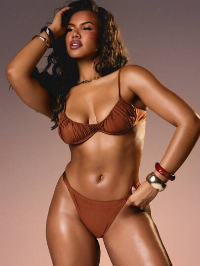 MISSGUIDED 褶皱细节比基尼套装，两件式泳衣，胸部饰有褶皱的上衣和配套泳裤。