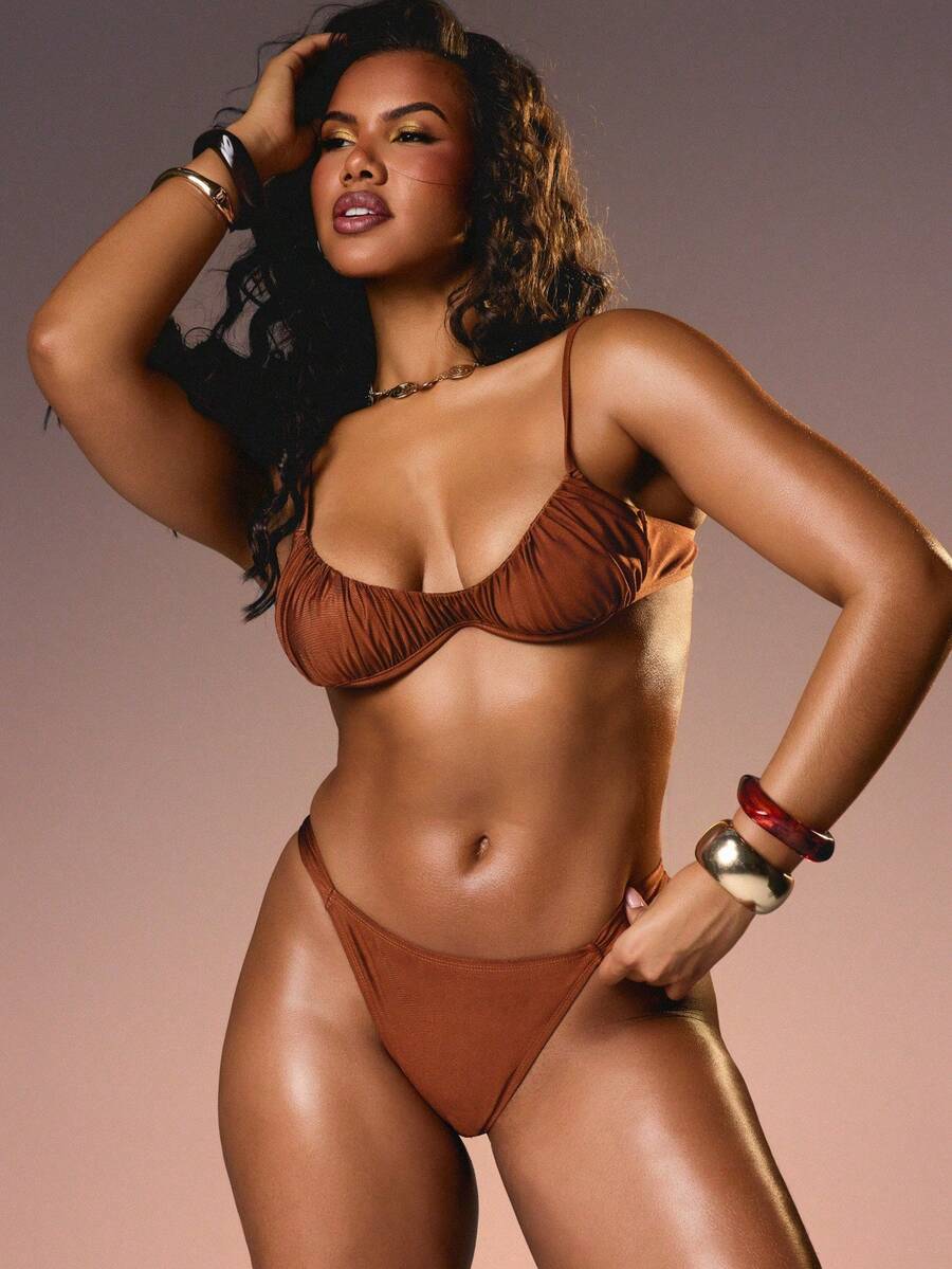 MISSGUIDED 褶皱细节比基尼套装，两件式泳衣，胸部饰有褶皱的上衣和配套泳裤。 - 鏽棕色 - 查看 1