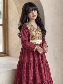 SHEIN 年轻女孩，年轻女孩酒红色和洋红色玫瑰撞色领口花卉吊坠流苏民族风度假连衣裙，适合开斋节 - 酒紅色 - 查看 7