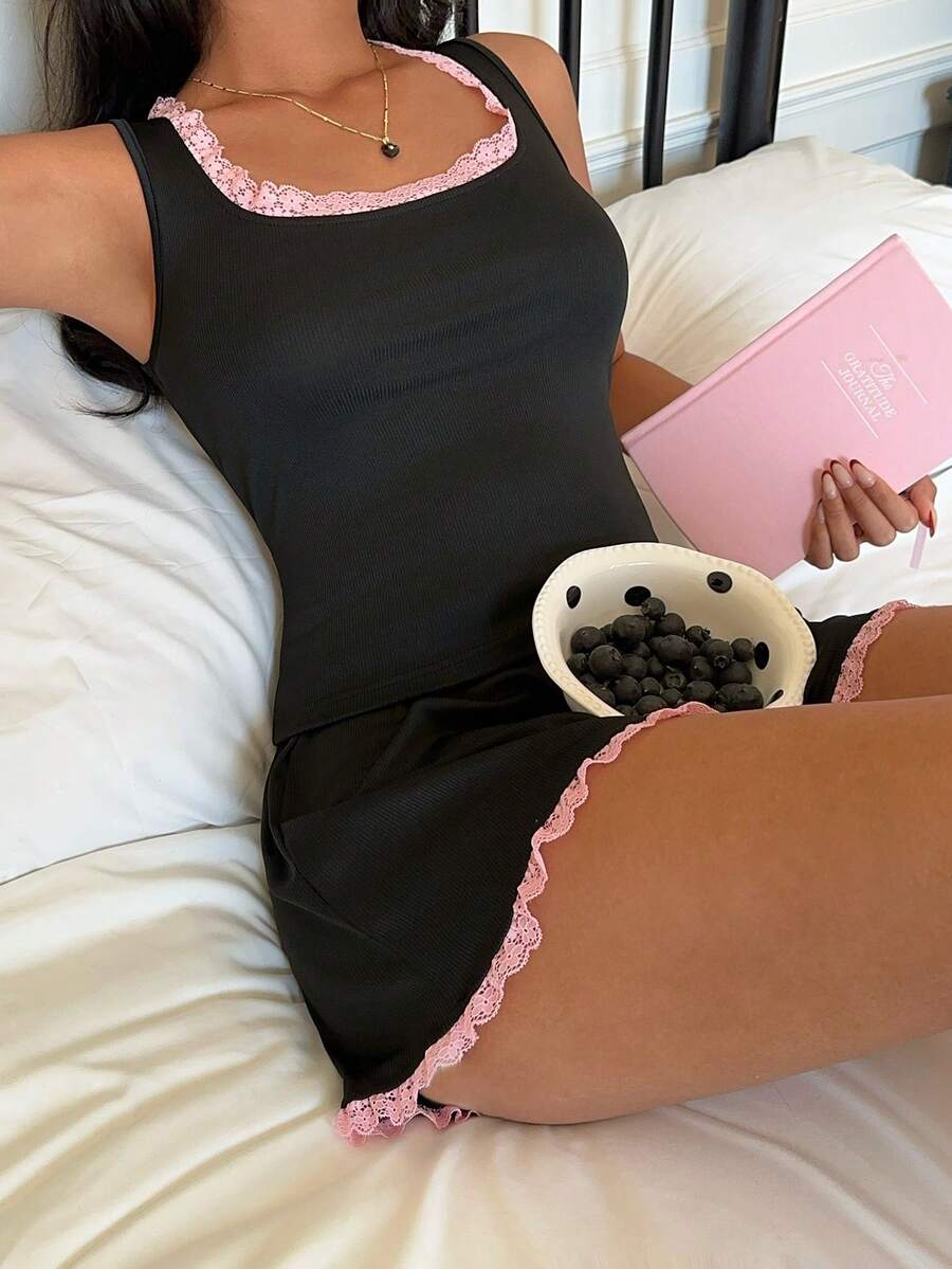 SHEIN Bộ đồ ngủ nữ phối ren, cổ tròn, gồm áo hai dây và quần short. - màu đen - Xem 1
