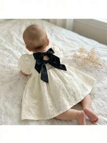 Loomiva 新生女宝宝撞色蝴蝶结圆领泡泡袖腰带连衣裙 - 米色 - 查看 5