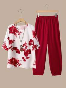SHEIN PETITE Bộ đồ nữ gồm áo sơ mi ngắn tay cổ tròn in hoa màu đỏ và quần lửng ống đứng vạt lệch (2 mảnh) dài đến mắt cá chân. - Đỏ - Xem 3