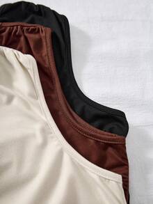 Áo tank top cổ lệch cho nữ tuổi teen - Ông hoàng mùa hè! Thiết kế tối giản với phần vai lệch gợi cảm và thanh lịch, thiết kế nhún eo bên hông, 3 màu cơ bản dễ phối với nhiều loại quần, chất vải mềm mại thoải mái, và chiều dài lửng giúp tôn lên vòng eo. Dù kết hợp với quần jeans hay chân váy, đều dễ dàng tạo nên vẻ ngoài giản dị và sành điệu. - Nhiều màu - Xem 8