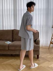 DAZY Conjunto de pijama de camisa de manga corta a rayas y pantalones cortos para hombre, de verano - Multicolor - Ver 2