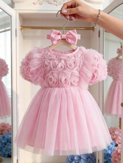 SHEIN 1pc Baby Girls' Round Neck Puff Sleeve Rose Floral Lace Lantern Sleeve Short Sleeve Cute Casual Pink Dress With Mesh Skirt, Comes With Headband, Suitable For Spring/Summer Daily Wear, Travel, Holiday, Birthday