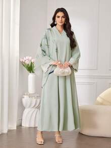 SHEIN Najma 女士优雅日常蕾丝袖口珍珠V领阿拉伯传统长裙，配同款刺绣花卉印花头巾 - 綠色 - 查看 6