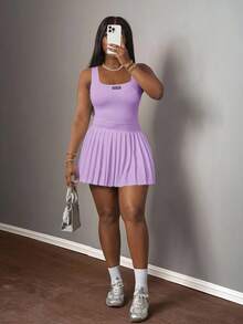 Slaydiva 新款春夏休闲基础款U领露背背心，饰有黑色标签和白色文字；百褶裙，包括短裤和阔腿裤；白色针织面料女士迷你连衣裙 - 淡紫色 - 查看 6